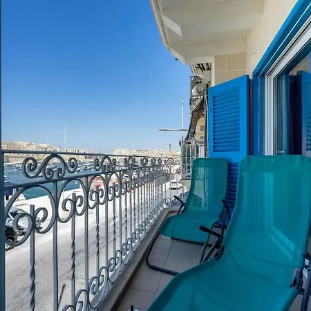 Modern Seafront! * Kalkara