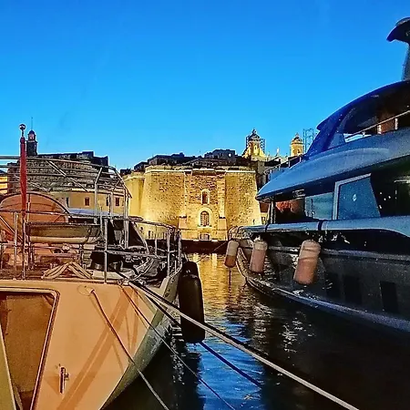 Modern Seafront! 公寓