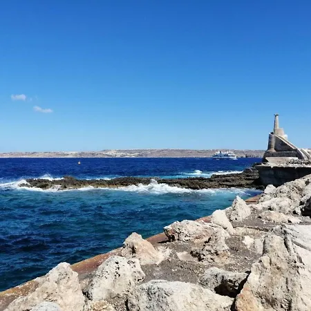 Modern Seafront! * Kalkara