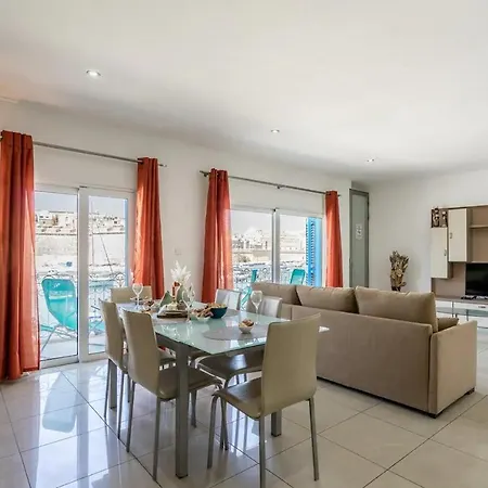 Modern Seafront! Kalkara