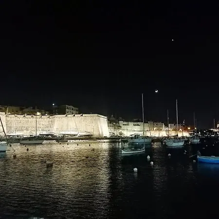 Modern Seafront! 公寓 *