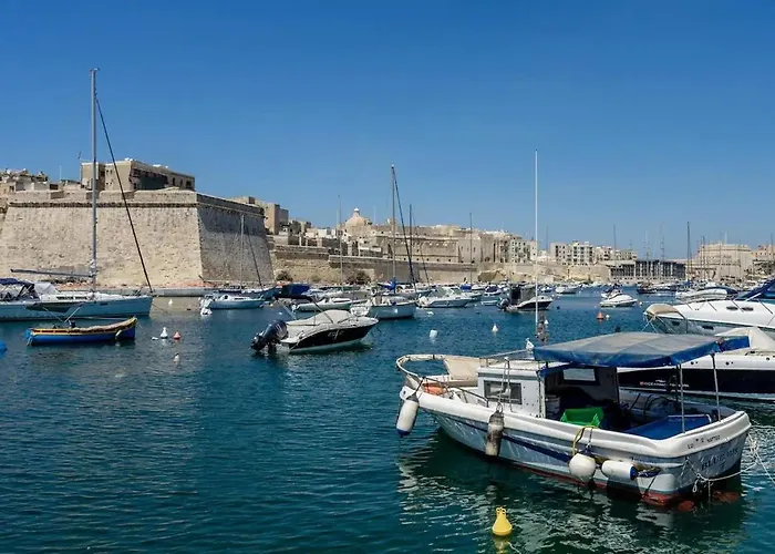 Lägenhet Modern Seafront! Kalkara