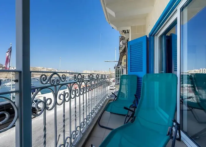 Modern Seafront! * Kalkara